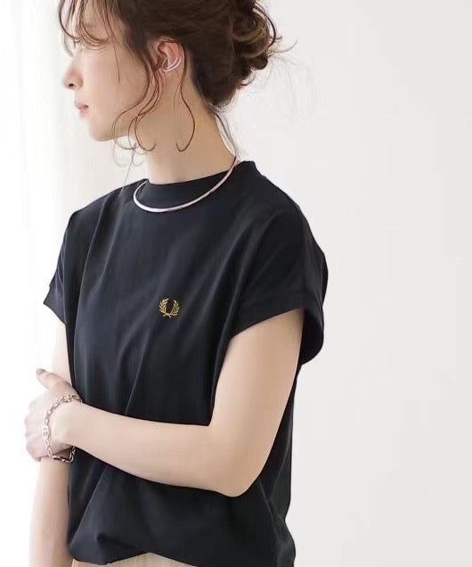 Fred perry 半高領刺繡tee