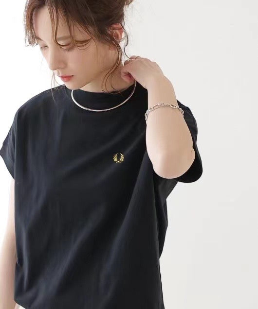 Fred perry 半高領刺繡tee