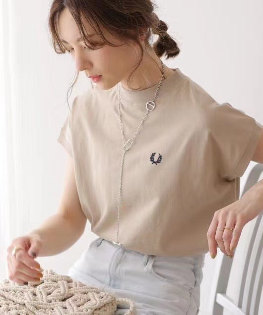 Fred perry 半高領刺繡tee