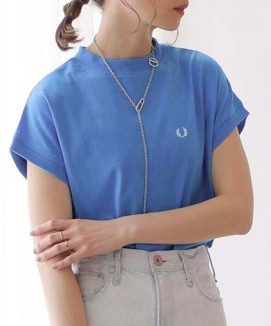 Fred perry 半高領刺繡tee