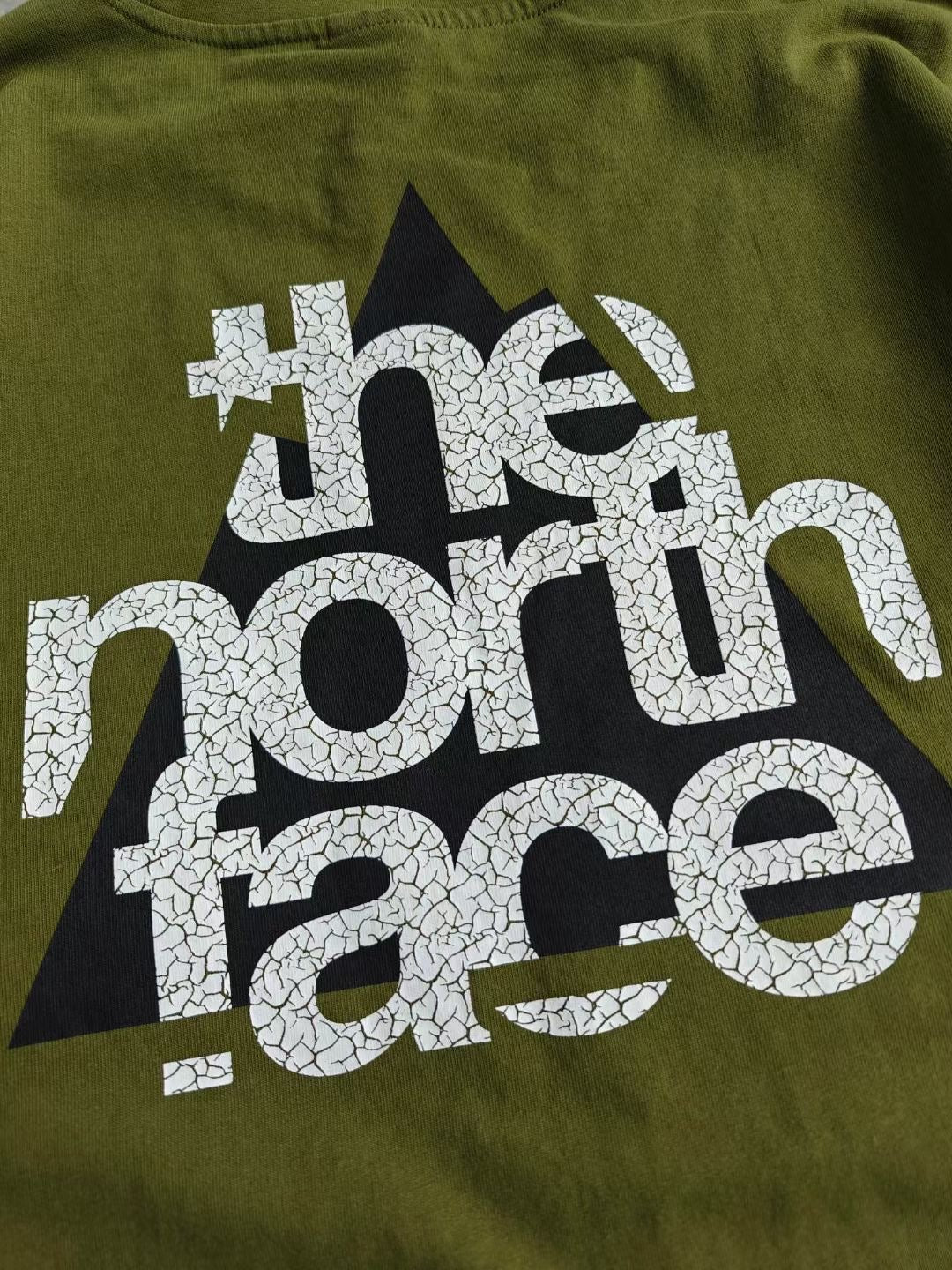 The north face 裂紋印花tee