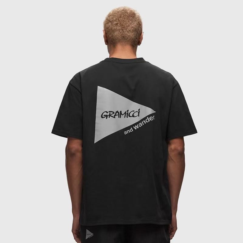 Gramicci 反光logo tee