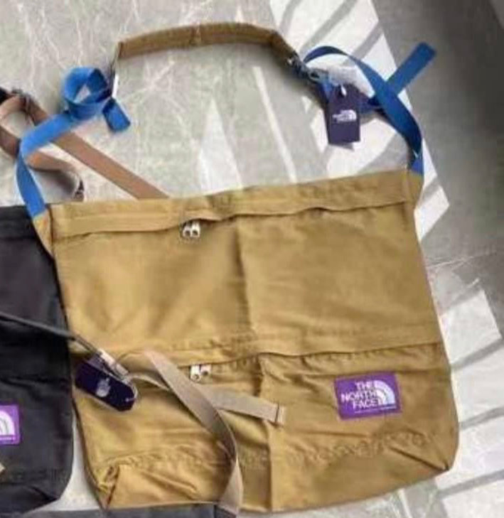 TNF 紫標shoulder bag