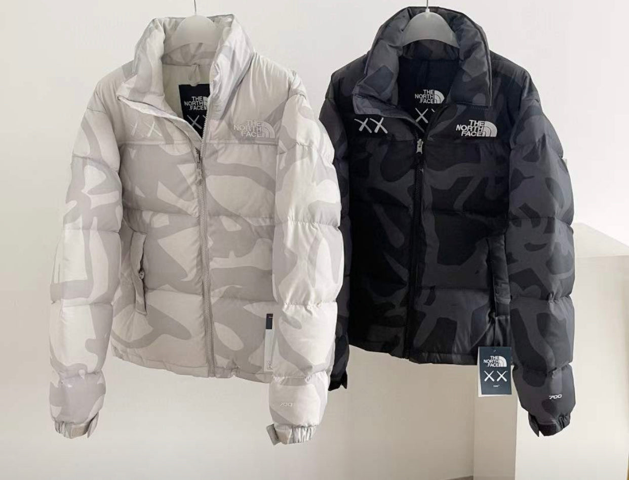 TNF x kaws 羽絨