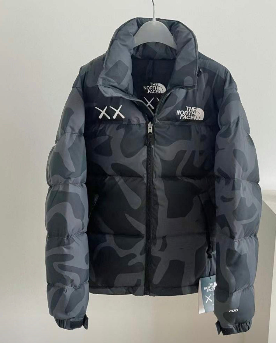 TNF x kaws 羽絨