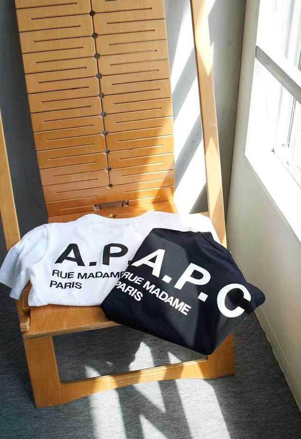 日單A.P.C logo tee