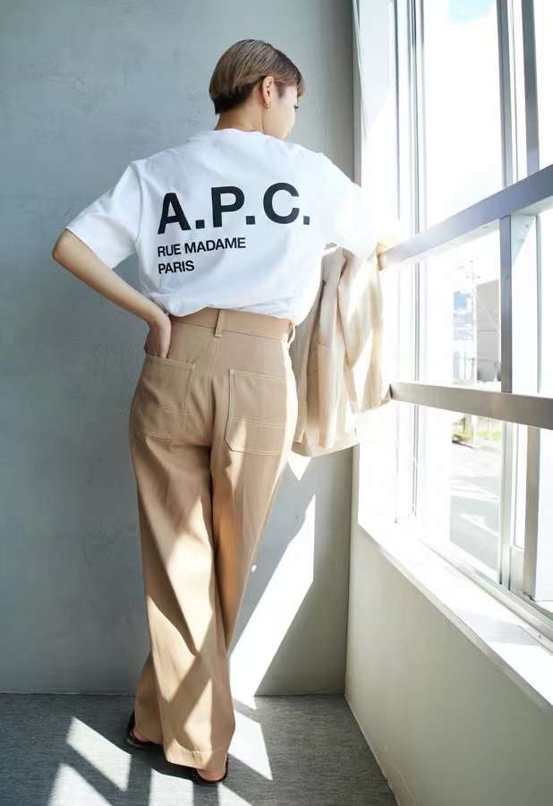 日單A.P.C logo tee
