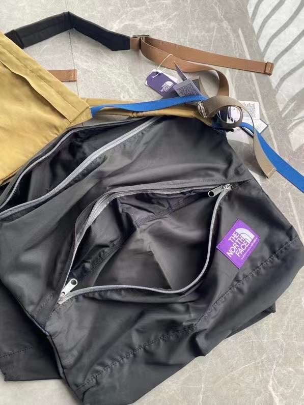 TNF 紫標shoulder bag