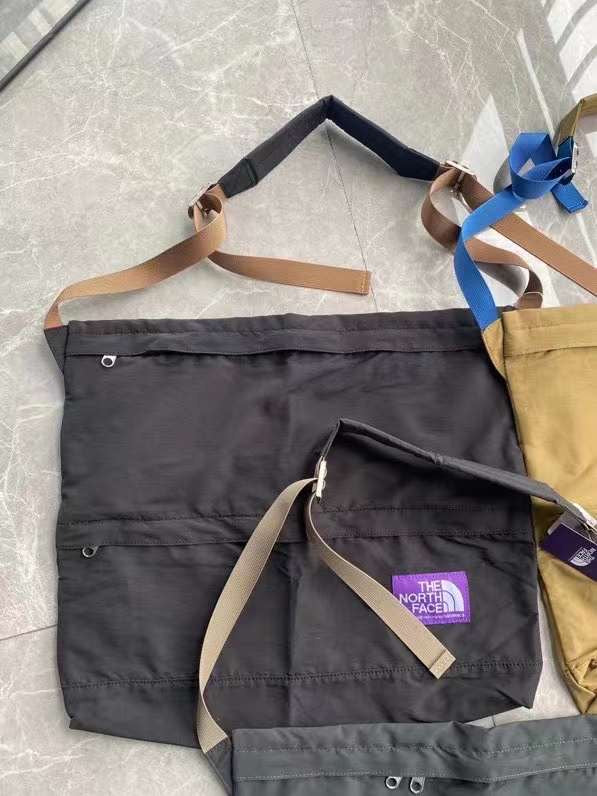 TNF 紫標shoulder bag