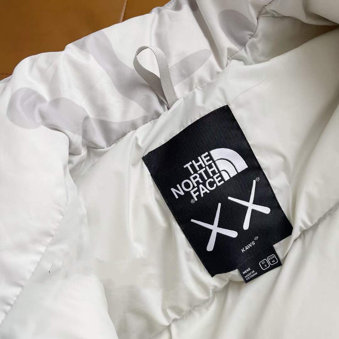 TNF x kaws 羽絨